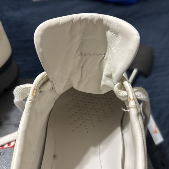 PRADA - Picture 8 of 11